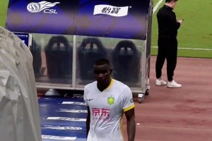 撒鹽！實拍：賽后泰山球迷朝退場的恩加德烏大喊“Six”