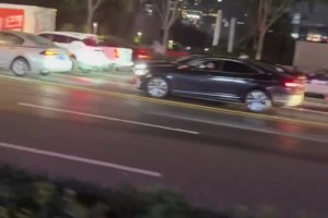 山東泰山vs北京國安賽后，濟南街上魯A車主炫了一波技能