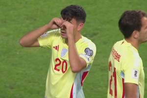 太絲滑了！佩德里接球晃開防守冷靜兜射破門！