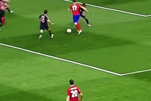一球成名！巔峰薩烏爾一條龍連過4人攻破拜仁！