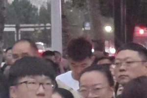 在東北，你就是孫銘徽，你也得排隊(duì)接孩子放學(xué)