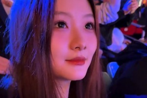 想當虎王的女婿！虎王孫軍的女兒現(xiàn)場看老爸打球 顏值太高了吧~