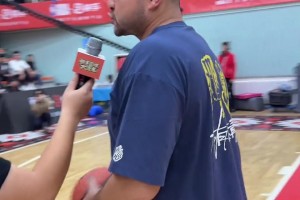 尷尬了哈！西熱力江教學自創(chuàng)的喀什步 閆軍老師現(xiàn)場點評：走步了