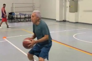參加明年NBA選秀？71歲老頭能做到如此真不容易