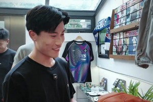 謝文能社媒：來到朋友球衣店，想起了我在魯能足校的童年美好回憶