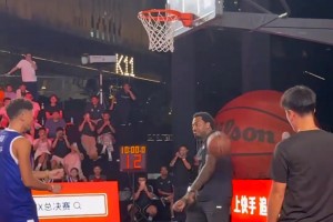 會(huì)玩！沃爾中國行 大秀舞步+三分投射