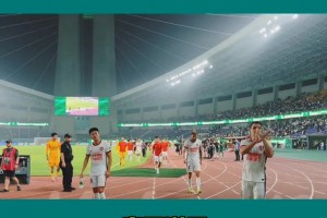 蓉城賽后謝場，一眼望去都是不甘心，羅慕洛的眼神尤其讓人心疼