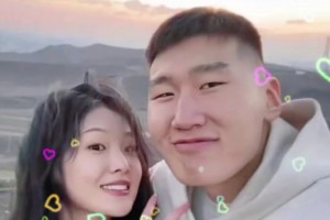 小鳥(niǎo)依人?。⌒陆騿T李炎哲和女友外出的旅行照~