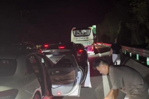 吧友們，堵高速的正確打開方式~