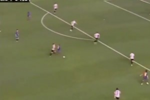 當(dāng)巴薩在國王杯 0-1落后時(shí)，亞亞圖雷選擇了這樣做