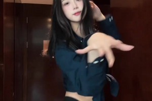 @林葳？卓識(shí)身穿短裙黑絲尬舞：敢跟別的女人說(shuō)話我就扇死你~