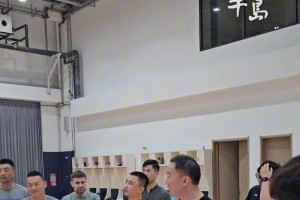 青島男籃趙嘉義參加微博頒獎(jiǎng)，回家后被主教練各種“盤問”！