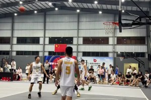前廣東球員張明池現(xiàn)身野球場(chǎng) 身材略顯發(fā)?？栈@放丟