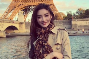 想跟誰一塊哈？美女主播金佳悅：怎么變成一個人去巴黎~