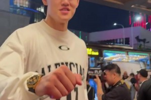 落地啦！曾凡博隨籃網(wǎng)隊回到中國澳門，備戰(zhàn)NBA中國賽~