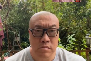 馬?。汉?！昨天就說了詹姆斯不會退役！氣氛烘托起來居然是帶貨！