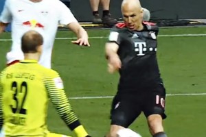 歡迎來(lái)到羅本走廊！曾經(jīng)的絕殺可是羅本的專利！