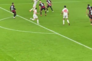 這球真的太不講理了！場(chǎng)邊視角看迪亞斯禁區(qū)內(nèi)爆射近角破門！