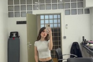 嘟嘟小嘴~巴黎中場內(nèi)維斯的女友真是符合亞洲人審美
