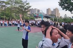 青春不留遺憾！學(xué)生這遠(yuǎn)投扔進(jìn) 這些天學(xué)不進(jìn)也聽不進(jìn)了