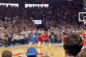 這就是雙MVP！亞歷山大關(guān)鍵時(shí)刻單吃阿門進(jìn)超難絕平中投！