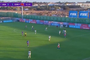 又是失誤！宋語后場被斷圖雷空門得手雙響，U17美國女足4-1領(lǐng)先