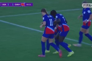 被連扳兩球反超！迪瑪利亞弧頂突施冷箭，U17女足1-2落后美國
