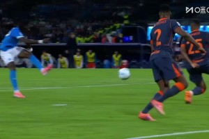 國(guó)米防守一言難盡！內(nèi)雷斯做球，安古伊薩奔襲破門