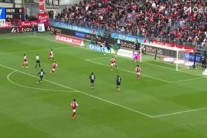 后衛(wèi)梅開二度！阿什拉夫破門雙響，巴黎2-0領(lǐng)先