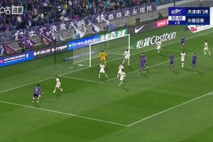 逆天烏龍！賀一然頭球頂入自家球門，津門虎扳回一城1-2亞泰