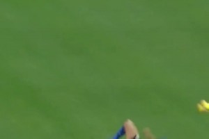 也就只有伊布才能做出的動(dòng)作！這是什么神仙傳球姿勢(shì)？