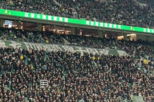 額！實(shí)拍：國安球迷口號(hào)從“馬寧世界第一”變成“馬寧倒數(shù)第一”