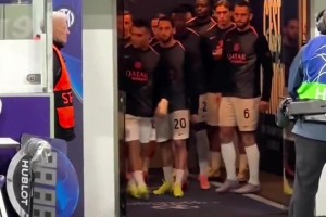 有梅老板那范兒了！實(shí)拍：勞塔羅率領(lǐng)國(guó)米眾將出場(chǎng)