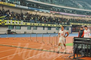 客場(chǎng)絕平西海岸后，蓉城全隊(duì)向球迷謝場(chǎng)