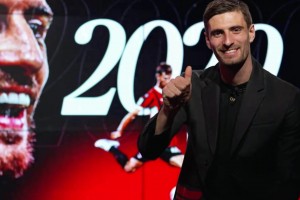 已不再是小透明！他不是米蘭的正牌隊(duì)長(zhǎng)，卻更像是球隊(duì)的精神領(lǐng)袖