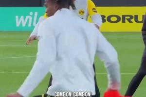 超級(jí)氛圍組阿德耶米！多特對(duì)內(nèi)訓(xùn)練備戰(zhàn)德國杯對(duì)陣法蘭克福！