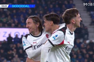 開(kāi)場(chǎng)閃擊！里奇禁區(qū)外凌空抽射，皮球經(jīng)埃德森折射入網(wǎng)