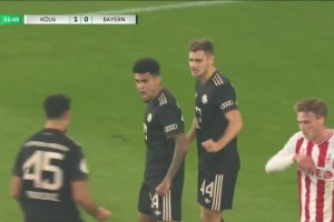 拜仁1-1扳平比分！斯坦尼西奇射門被撲，迪亞斯門前補(bǔ)射破門！