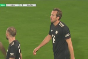 這球漂亮！凱恩禁區(qū)內(nèi)小角度轉(zhuǎn)身打門得手！拜仁2分鐘2球反超！