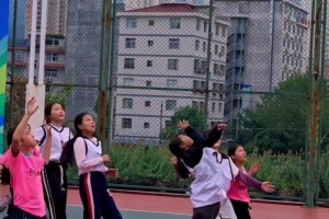 她是怎么做到全場個(gè)子最小但又這么厲害