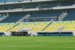 成都蓉城對陣河南賽前點名，看看草皮，看看人員情況