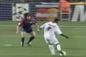 一夫當關(guān)萬夫莫開！名場面：普約爾“胸口碎大石”擋出射門！