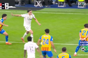 太逆天了！卡雷拉斯不講理世界波破死角，兩位解說驚呆了