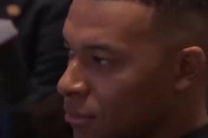 憋笑男孩！姆巴佩上演極致表情管理！被自己帥到了！