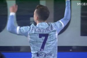 尤文再下一城！孔塞桑傳中造亂戰(zhàn)！坎比亞索禁區(qū)內(nèi)打門得手！