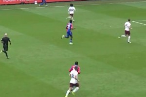 第一腳接球這下太從容了！奧利塞在水晶宮時就已展現(xiàn)大師風采！