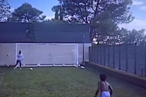 門將也想試試？名場面：卡馬文加家中守門秀各種撲救！