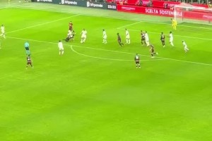 老當益壯球迷現(xiàn)場實拍莫德里奇回追防守卡位