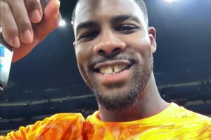 Forza Milan！邁尼昂賽后手握全場最佳獎杯：有我在，沒意外！