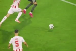 老藝術(shù)家的從容！凱恩這腳無定形射門，游戲里都未必能做到！